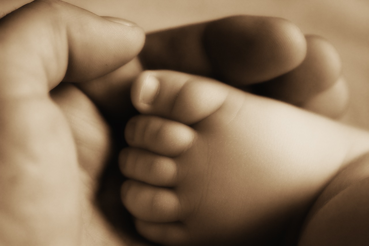 foot, baby, baby feet-1375670.jpg